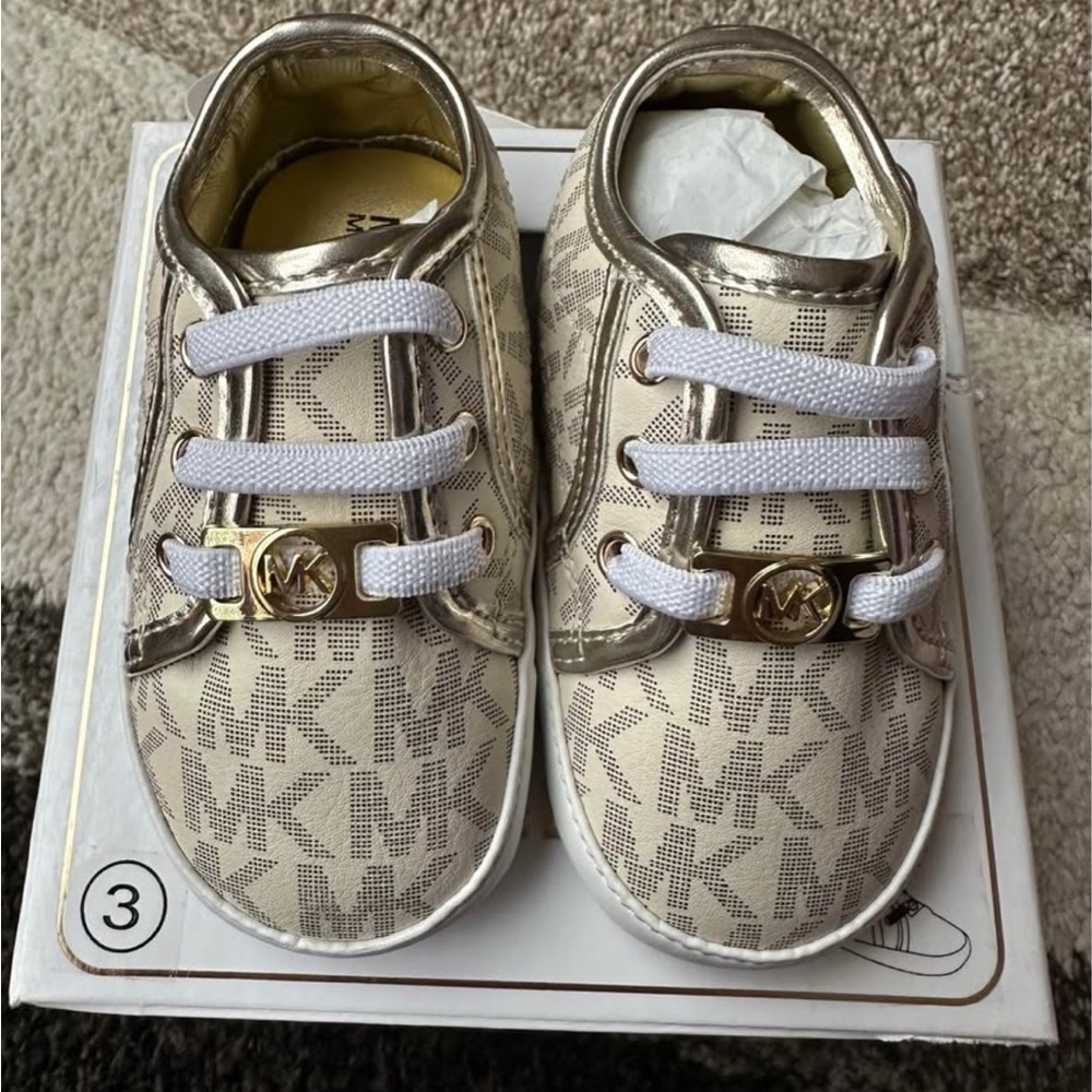 Michael Kors baby Beige Metallic Logo shoes